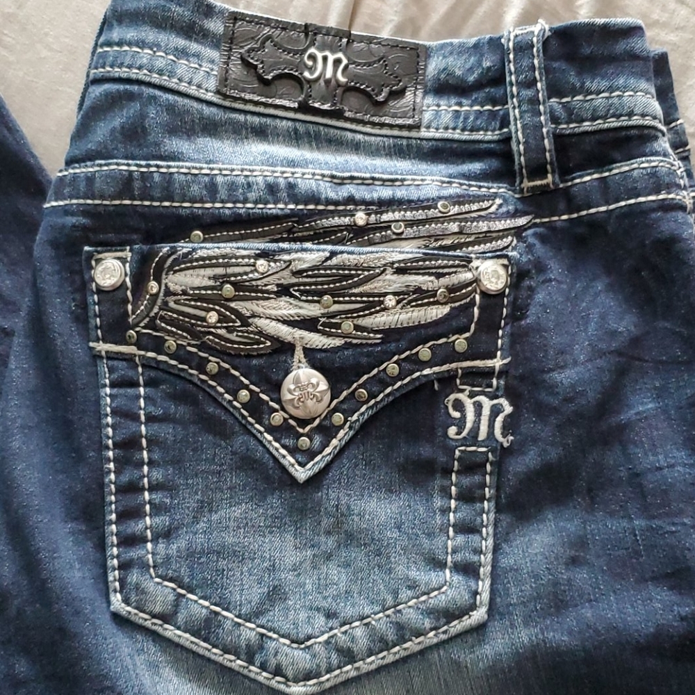 Miss Me's 32 Mid-Rise easy Bootcut